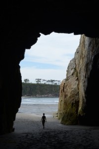 Höhle am Strand Playa de Barayo